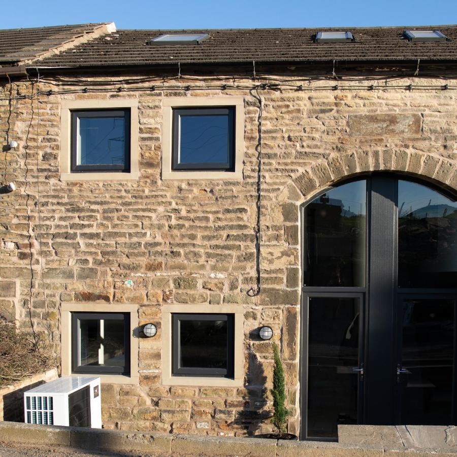 Unique Barn Conversion In Saddleworth Oldham Exterior photo