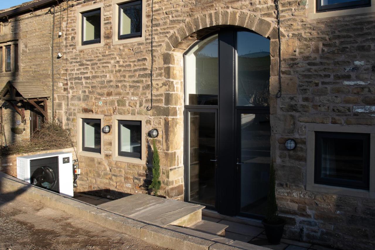 Unique Barn Conversion In Saddleworth Oldham Exterior photo
